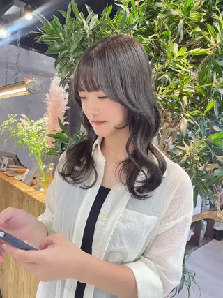 セミロング カラー 宮城 ほのかのヘアスタイル