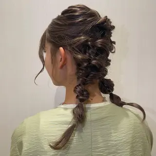ロング ヘアアレンジ 綾香 /透明感カラーのヘアスタイル