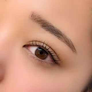 アイブロウ enu eyelash所属・enu eyelash 愛子のマツエク・マツパデザイン