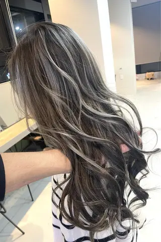 セミロング Lia所属・皆木 智晴のヘアスタイル