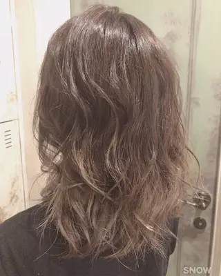 カラー 嶋村夏実🌼レイヤー 🌸白髪ぼかしのヘアスタイル