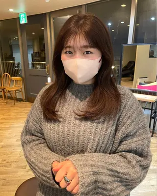 セミロング あやか/ベージュ /透け感カラーのヘアスタイル