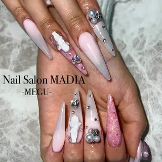 ネイル MADIA藤沢所属・MADIA MEGUのネイルデザイン