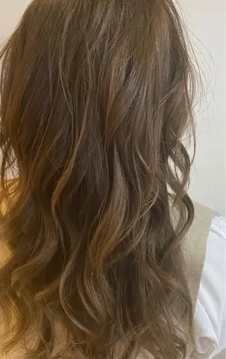 セミロング カラー 小関 未悠の眉毛・アイブロウイメージ