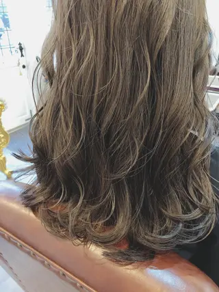 ロング カラー 出雲 莉奈のヘアスタイル