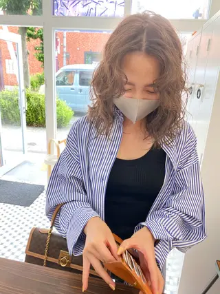 セミロング パーマ 顔周りレイヤー/韓国 ブリーチminamiのヘアスタイル