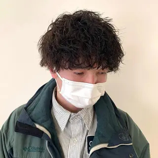 ショート パーマ メンズ 銀座メンズNo1🦚 ブリーチ🌿レイヤーのヘアスタイル
