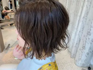 ミディアム カラー 辻本 夏子のヘアスタイル