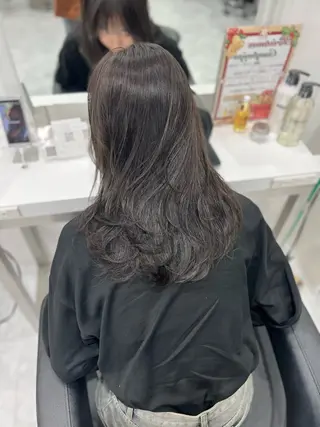 セミロング カラー オリーブカラー🫒 レイヤーカット✂︎のヘアスタイル