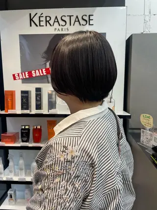 ショート カラー ヘアアレンジ mika｜ブルーカラ ー｜ハイトーンカラーのヘアスタイル
