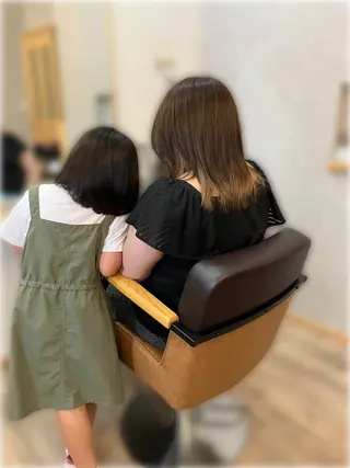 ミディアム カラー キッズ 鈴木 久美子のヘアスタイル