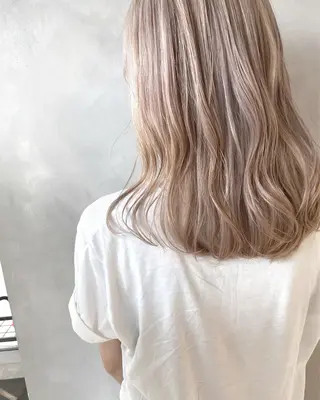 ミディアム カラー 艶ハイトーンブリーチ 🌈小林侑雅のヘアスタイル