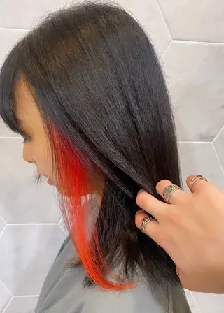 セミロング カラー そうや🐺ブリーチ/ デザインカラーのヘアスタイル