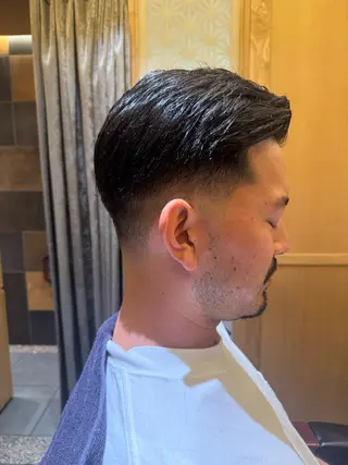 ショート ヒロ銀座プレミアムバーバーパレスホテル店所属・末盛 康生のヘアスタイル