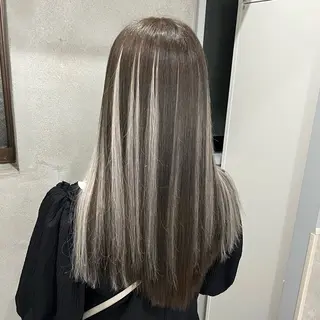 ロング りおな/エクステ /ハイトーンカラーのヘアスタイル