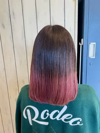 ミディアム 高津 千慧のヘアスタイル