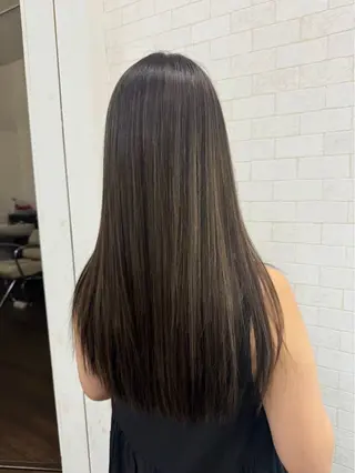 ロング ガーデン エリのヘアスタイル