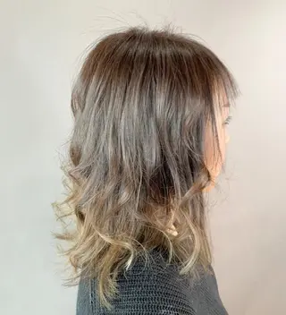 ミディアム カラー 福森 みずきのヘアスタイル