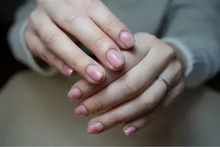 ネイル 𝐴𝑁𝑈𝐸 深爪育成専門サロンのネイルデザイン