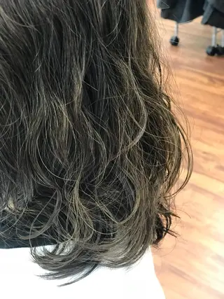 ミディアム カラー パーマ Rug Relief所属・Rug Relief 吉田のヘアスタイル