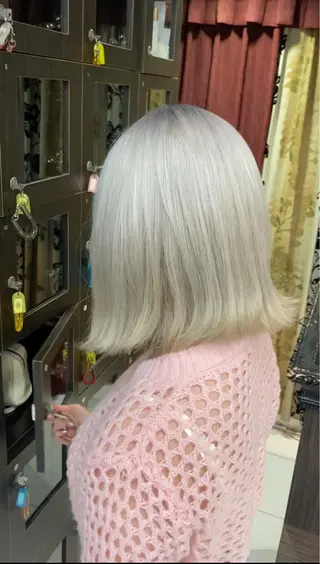 ミディアム カラー ホワイト/店長/カラ ー講師/錦糸町/岩崎のヘアスタイル