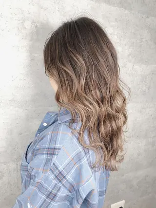 セミロング カラー _WHITE 天王寺のヘアスタイル