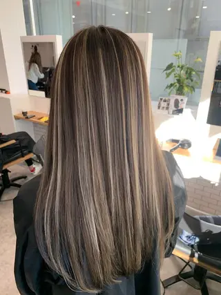 ロング ヨシミ カズヤのヘアスタイル