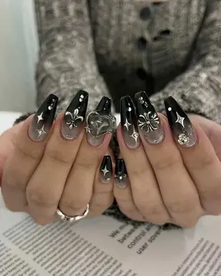 ネイル Queen Nail 　クイーンネイルのネイルデザイン