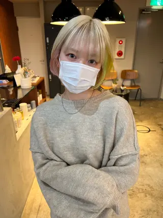 ショート ミルクティーベージュ outaのヘアスタイル