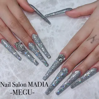 ネイル MADIA藤沢所属・MADIA MEGUのネイルデザイン