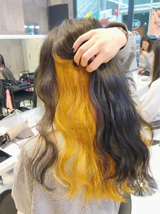 セミロング カラー メンズ JuNブリーチに 縮毛矯正するプロのヘアスタイル