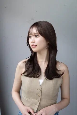 ロング レイヤーカット/ 前髪顔周りカットのヘアスタイル
