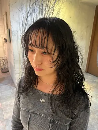 セミロング パーマ 西村 瑠々花のヘアスタイル