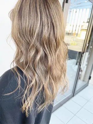 ロング naomi (夜間営業受付中★)のヘアスタイル