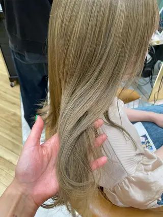 セミロング カラー ♥️ブリーチ/ボブ/ レイヤー♥️maiのヘアスタイル