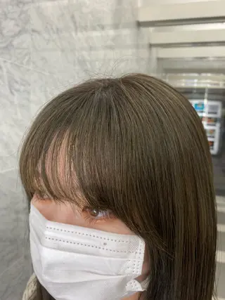 ミディアム 艶髪レイヤー顔周り グレージュ添田晃基のヘアスタイル