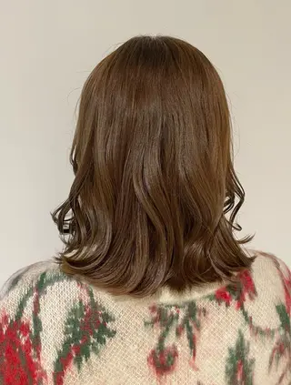 ミディアム 山内 愛可のヘアスタイル