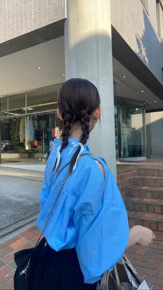 カラー CYAN by artefice所属・安達 萌花のヘアスタイル