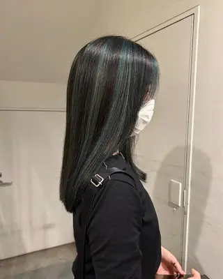 セミロング カラー hen所属・心斎橋/レイヤー/ ブリーチ/モエのヘアスタイル