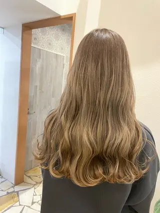 ロング カラー 宮崎 英絵のヘアスタイル