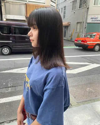 ミディアム 室谷 侑奈のヘアスタイル