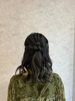 セミロング Rio/ヘアセット/ ハイトーンカラーのヘアスタイル