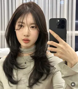 ロング salowin 原宿 aroa所属・韓国／ハッシュカット ／透明感カラー／金野のヘアスタイル