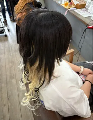 ロング 黒坂 佳乃のヘアスタイル
