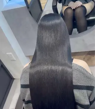 ロング レイヤー・ブリーチ kiyotoshiのヘアスタイル