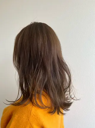 セミロング カラー たにぐち ななはのヘアスタイル