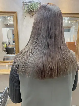 ミディアム カラー 髙橋一哉　ブリーチ/ ベージュカラーのヘアスタイル