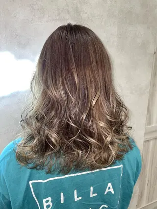 ミディアム カラー ヘアアレンジ 🍑🧋ハイトーン 暖色カラーlucaのヘアスタイル