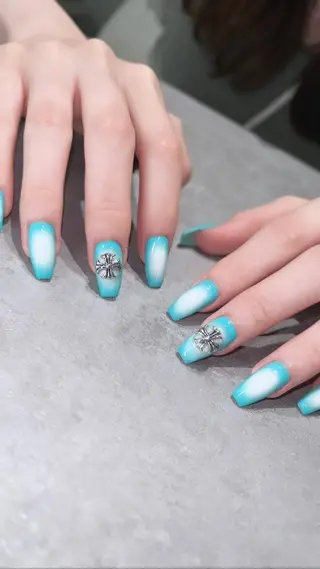 ネイル NEO Beauty Salon所属・𝐍𝐄𝐎 𝐉𝐔𝐑𝐈のネイルデザイン