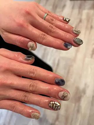 ネイル une／YUKINA 🫧大人nuanceのネイルデザイン